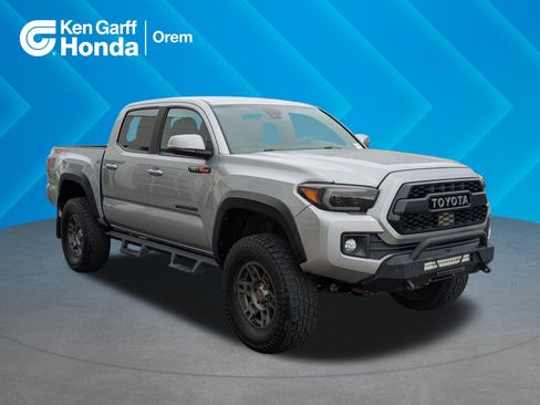 Used 2019 Toyota Tacoma TRD Off-Road AWD/4WD image 1