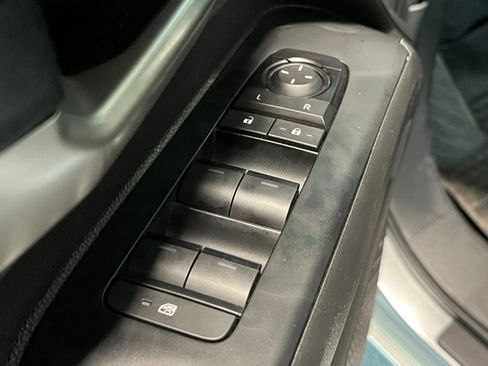 Used 2025 Toyota Tacoma TRD Sport AWD/4WD image 35
