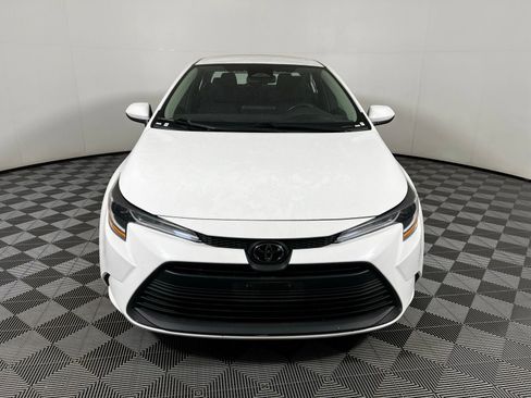 Used 2024 Toyota Corolla LE FWD image 2