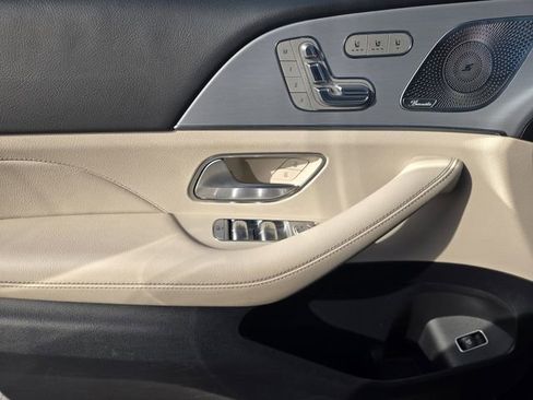 Used 2025 Mercedes-Benz GLS 450 4MATIC image 23