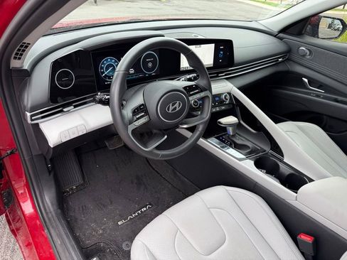 Used 2025 Hyundai Elantra Limited FWD image 7