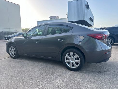 Used 2018 MAZDA MAZDA3 Sport FWD image 4