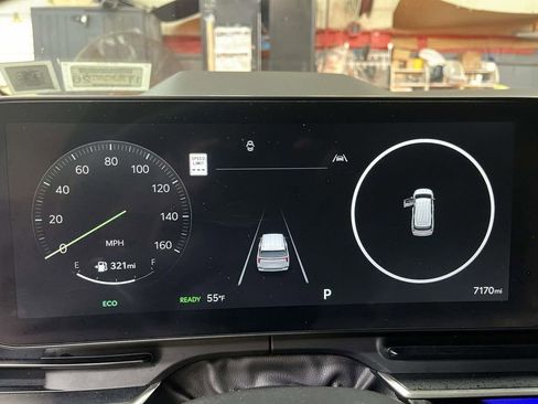 Used 2025 Kia Carnival SX Prestige image 24