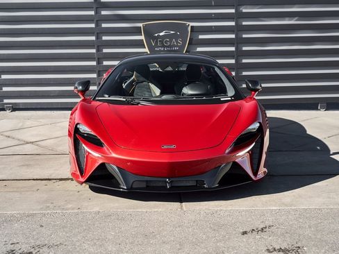 Used 2023 McLaren Artura image 16