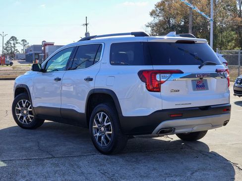 Used 2023 GMC Acadia SLT w/ Preferred Package image 2