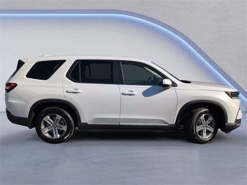 New 2025 Honda Pilot EX-L image 3