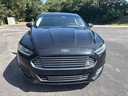 Used 2015 Ford Fusion SE FWD image 2