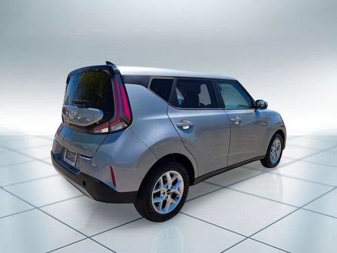 Used 2024 Kia Soul LX w/ Option Group 015 FWD image 5