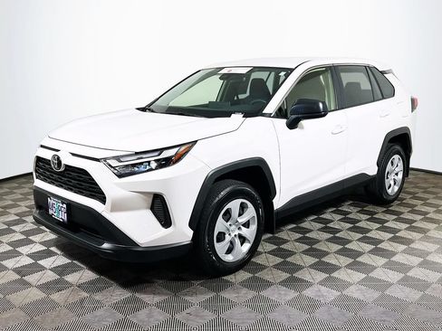 Used 2025 Toyota RAV4 LE AWD/4WD image 3
