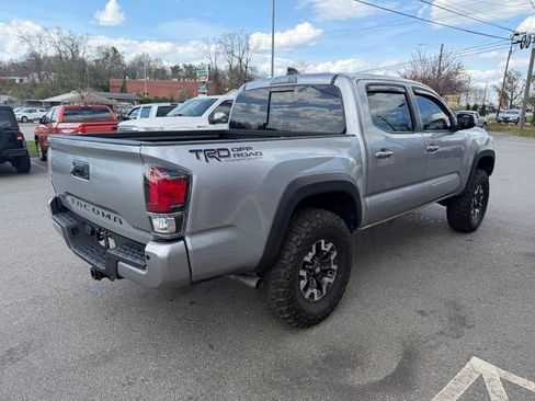 Used 2021 Toyota Tacoma TRD Off-Road w/ TRD Premium Off Road Package image 4