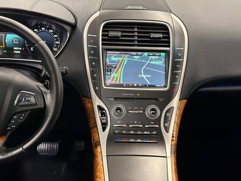 Used 2016 Lincoln MKX Reserve w/ Technology Package AWD/4WD image 18