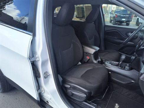 Used 2019 Jeep Cherokee Latitude w/ Popular Appearance Group image 23