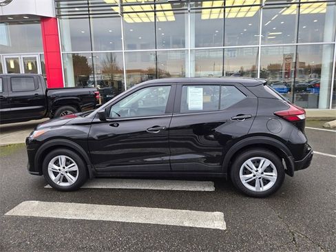 Used 2024 Nissan Kicks S image 11