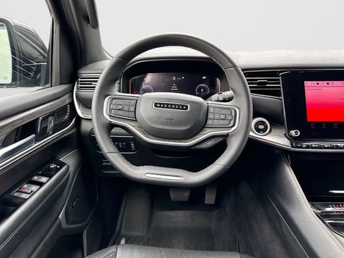 Used 2024 Jeep Wagoneer L Series II w/ Flexible Seating Group RWD image 18
