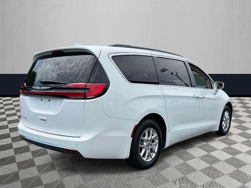 Used 2022 Chrysler Pacifica Touring-L FWD image 5