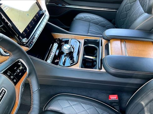 Used 2024 Jeep Grand Wagoneer Series III image 14