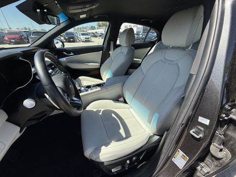 Used 2025 Genesis G70 2.5T image 29