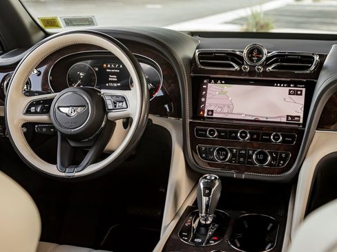 Used 2023 Bentley Bentayga Extended Wheelbase AWD/4WD image 23