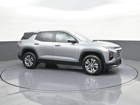 Used 2025 Chevrolet Equinox LT AWD/4WD image 16