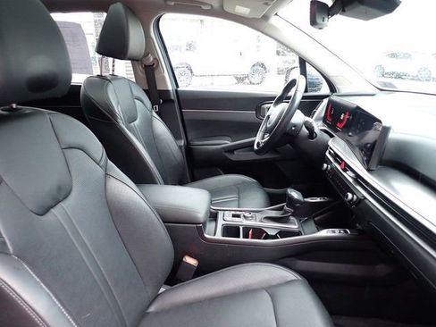 Certified 2024 Kia Sorento S w/ Panoramic Sunroof Package AWD/4WD image 10