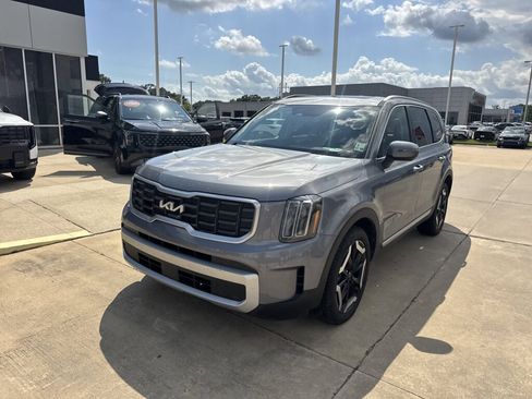 Certified 2025 Kia Telluride S AWD/4WD image 4