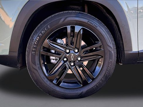 Used 2025 Chevrolet Trax ACTIV w/ Driver Confidence Package image 8