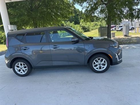 Used 2023 Kia Soul LX w/ Option Group 015 FWD image 2
