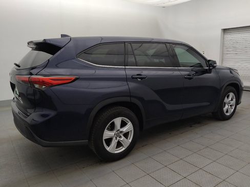 Used 2021 Toyota Highlander LE FWD image 11