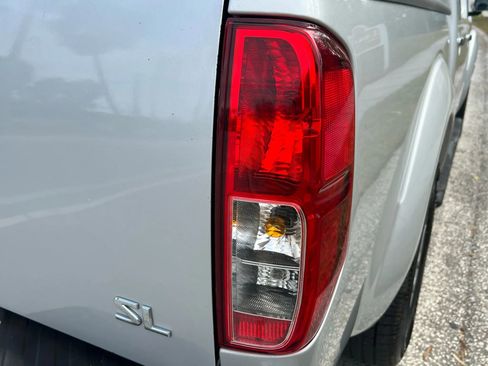 Used 2012 Nissan Frontier SL w/ Moonroof Pkg image 38