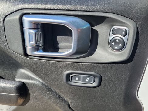 Used 2024 Jeep Wrangler Rubicon w/ Convenience Group image 23