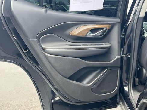 Used 2018 GMC Terrain SLE w/ Driver Convenience Package FWD image 30