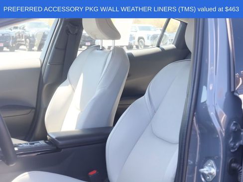 Used 2025 Toyota Prius XLE AWD/4WD image 4