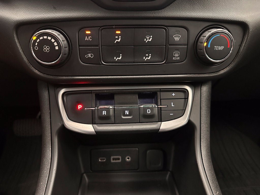 Used 2022 GMC Terrain SLE FWD image 9