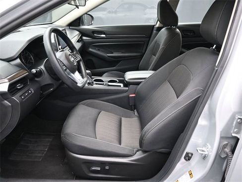 Used 2024 Nissan Altima 2.5 SV image 21