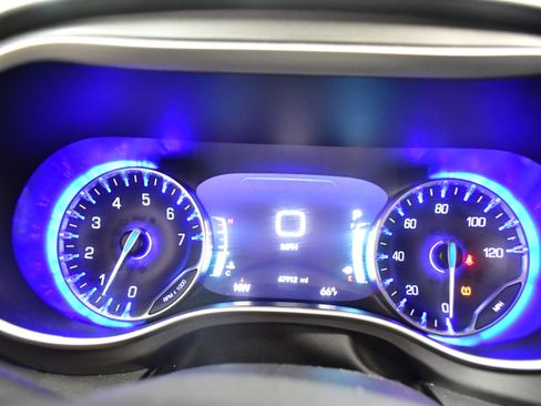 Used 2025 Chrysler Pacifica Select FWD image 21