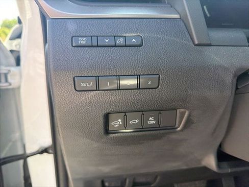 Used 2025 Lexus GX 550 w/ Cold Area Package AWD/4WD image 8