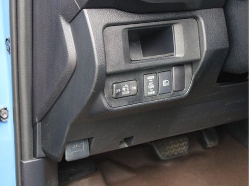 Used 2019 Toyota Tacoma TRD Sport AWD/4WD image 15