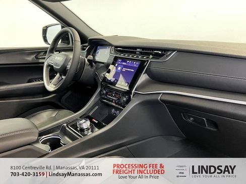 New 2025 Jeep Grand Cherokee Altitude AWD/4WD image 14