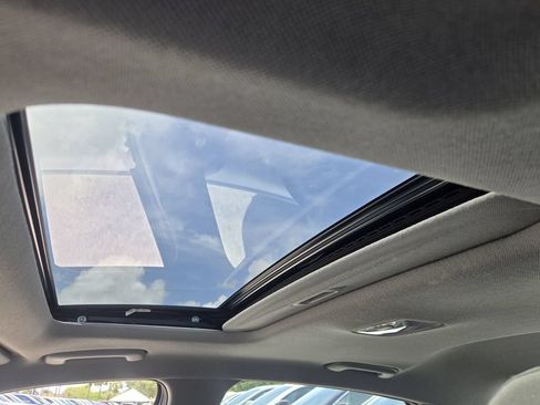 Certified 2025 Hyundai Elantra SEL FWD image 17