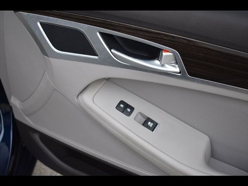Used 2019 Genesis G80 3.8 RWD image 33