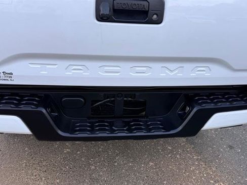 Used 2016 Toyota Tacoma SR w/ SR Convenience Package AWD/4WD image 38
