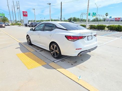 Used 2023 Nissan Sentra SR w/ SR Premium Package FWD image 6