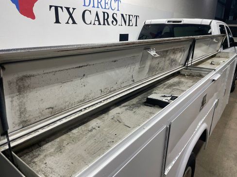 Used 2021 RAM 5500 Tradesman w/ Chrome Appearance Group image 17