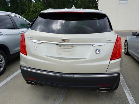 Used 2017 Cadillac XT5 Luxury w/ Driver Awareness Package FWD image 6