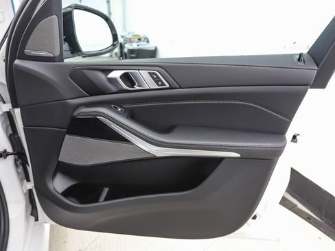 Used 2026 BMW X5 xDrive40i w/ M Sport Package image 27