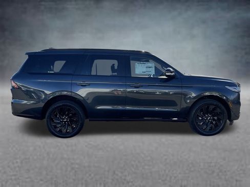 New 2025 Lincoln Navigator Reserve w/ Jet Appearance Package image 4