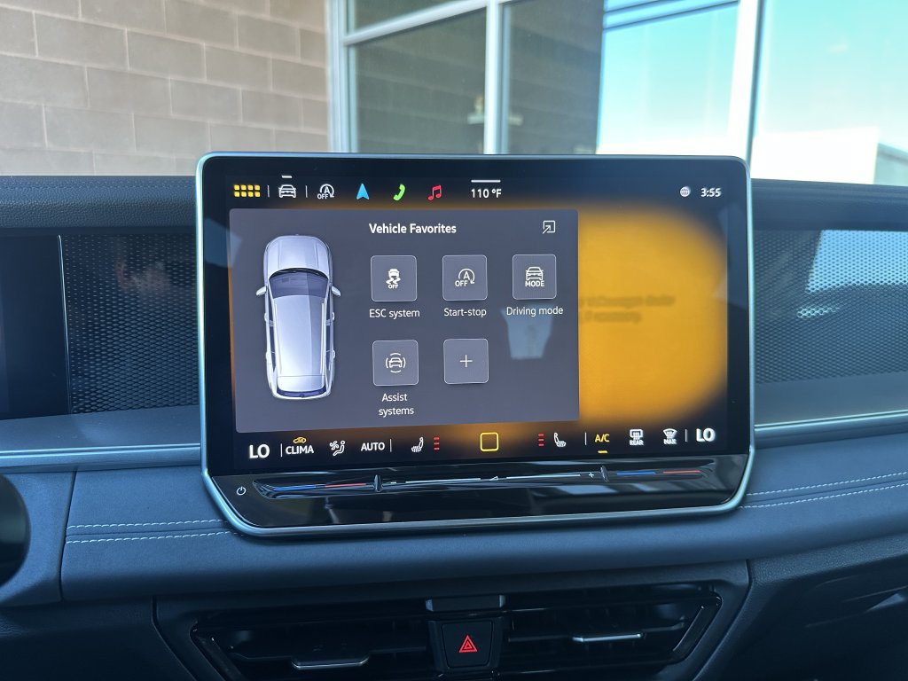 Used 2025 Volkswagen Tiguan SE w/ Panoramic Sunroof Package AWD/4WD image 23
