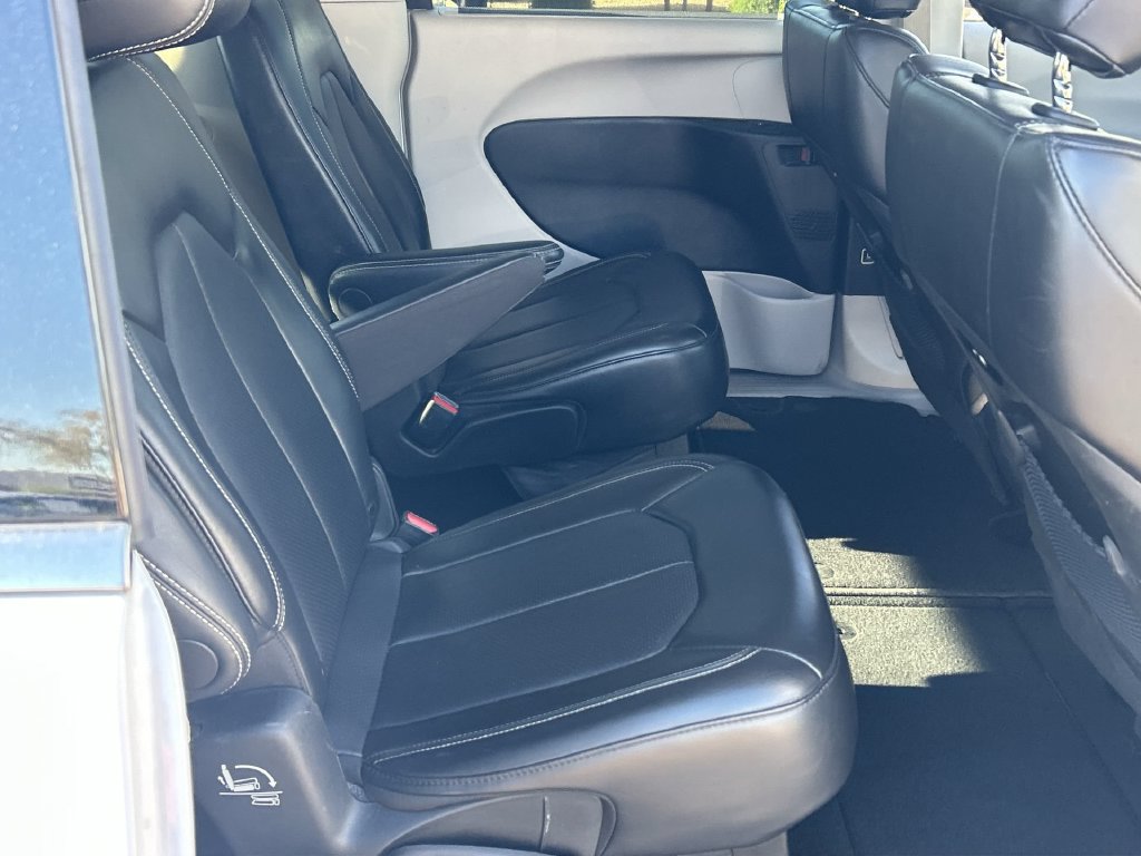 Used 2024 Chrysler Pacifica Touring-L FWD image 20