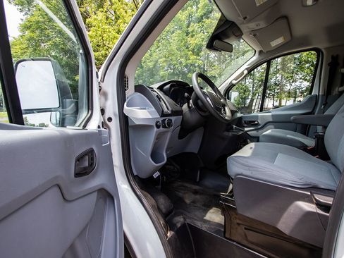 Used 2019 Ford Transit 250 130 Low Roof image 8