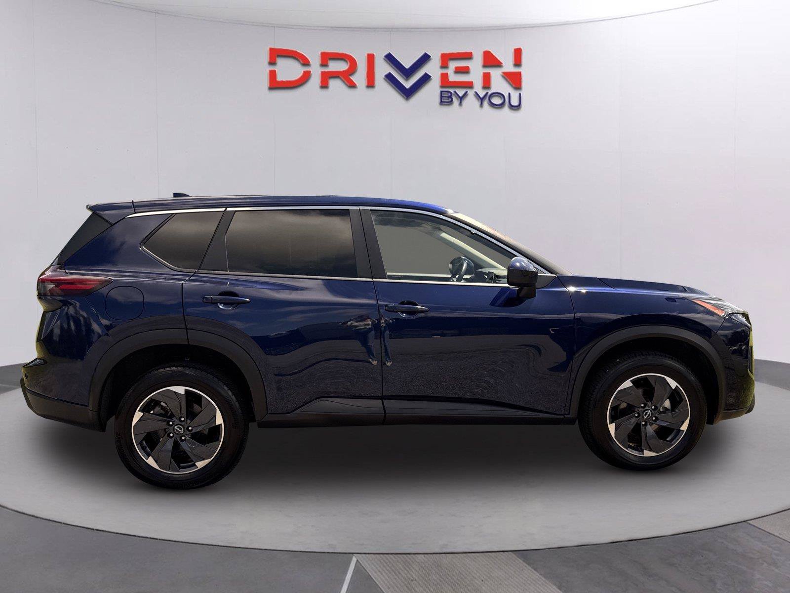 Used 2025 Nissan Rogue SV AWD/4WD image 2
